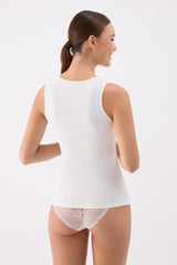 Camiseta interior de tirante ancho con encaje Ysabel Mora 19545 color Cava, vista trasera