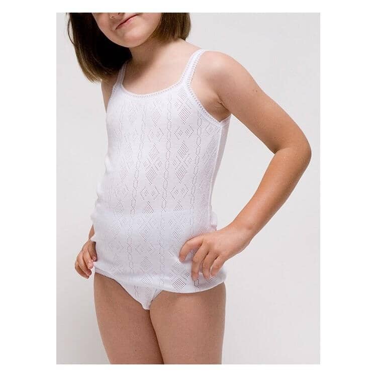 Ropa interior de niña con braguitas, camisetas, pantys y prendas térmicas